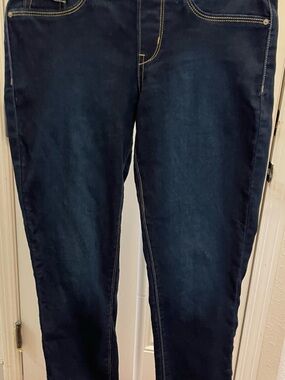 Levi's Dark Blue Skinny Jeans with Contrast Stitching